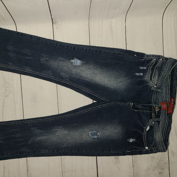 Red Rivet Jean Capri - Picture 5 of 11